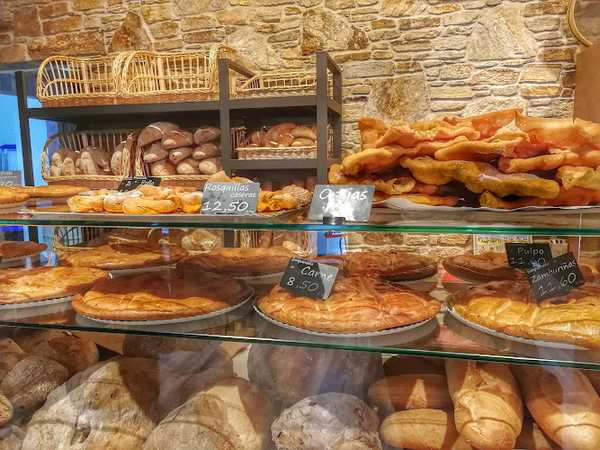 Fotografia tomada fuera de Panadería La Esquina - Panadería en Guitiriz, Lugo
