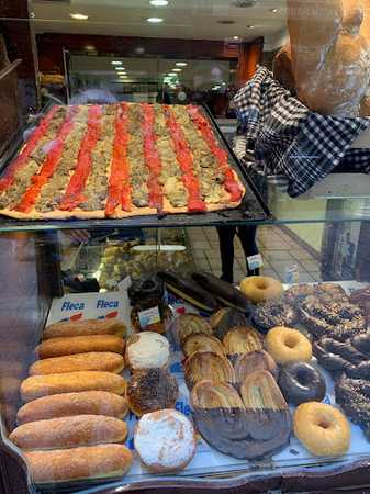 Fotografia tomada fuera de Panadería La Fleca de Sant Antoni | Lleida - Forn de pa en Lleida, Lleida