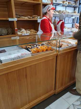 Fotografia tomada fuera de Panadería La Gracia De Dios Calle Faisán - Panadería en Granada, Granada