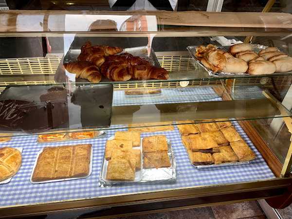 Fotografia tomada fuera de Panadería La Magdalena S.L. - Panadería en Avilés, Asturias