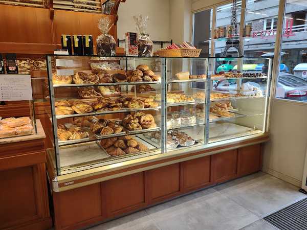 Fotografia tomada fuera de Panadería La Masera-Confitería Asturias - Panadería en León, León