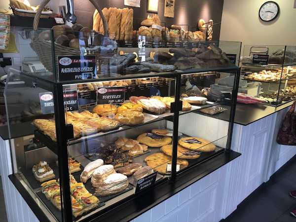 Fotografia tomada fuera de Panadería la Moderna - Panadería en Las Navas del Marqués, Ávila