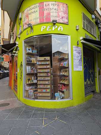 Fotografia tomada fuera de Panadería La Pepa - Panadería en Granada, Granada