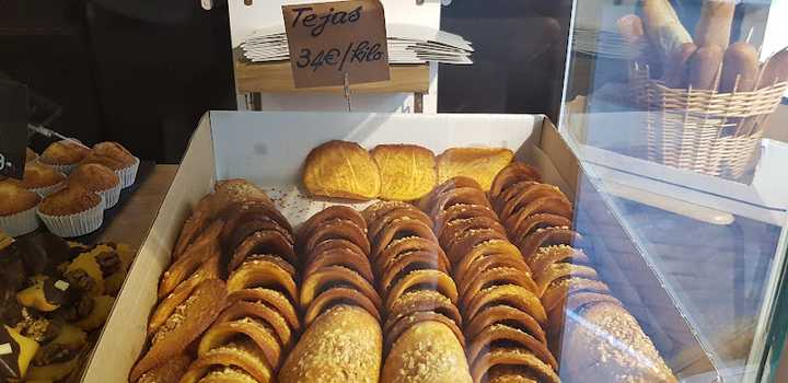 Fotografia tomada fuera de Panadería La Pequeña - Panadería en Madrid, Madrid