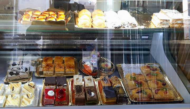 Fotografia tomada fuera de Panadería La Tahona Almerimar - Panadería en Almerimar, Almería