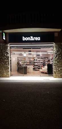 Fotografia tomada fuera de bonÀrea - Supermercat en Albatàrrec, Lleida
