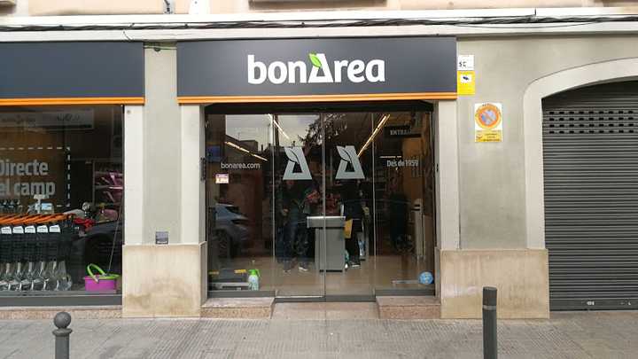 Fotografia tomada fuera de bonÀrea - Supermercat en Olesa de Montserrat, Barcelona