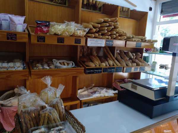 Fotografia tomada fuera de Panadería Leonardo Baena - Panadería en Granada, Granada