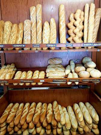 Fotografia tomada fuera de Panadería Los Arcos | Hermanos Cobo - Panadería en Laredo, Cantabria