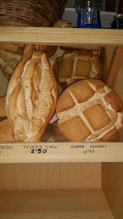 Fotografia tomada fuera de Panadería Los Cuatro Olvidos - Panadería en Villaharta, Córdoba