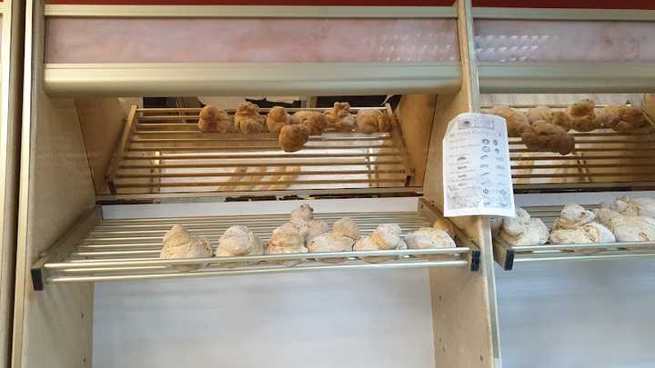 Fotografia tomada fuera de Panadería M Moure - Panadería en Santiago de Compostela, A Coruña