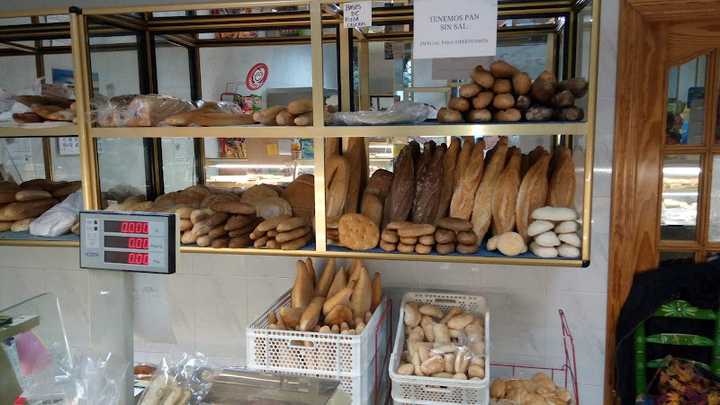 Fotografia tomada fuera de Panadería Mª José y Jorge Rojas Vílchez - Panadería en Granada, Granada
