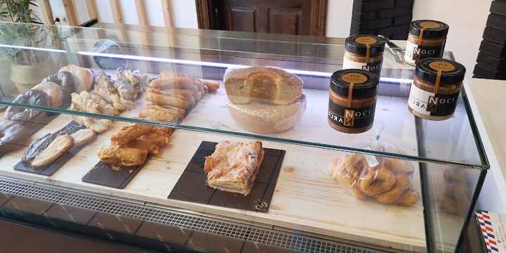 Fotografia tomada fuera de Panadería Manín - Panadería en Oviedo, Asturias