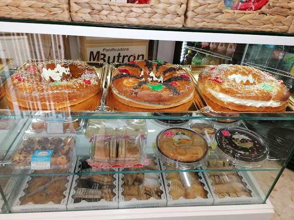 Fotografia tomada fuera de Panadería Manolo Butron - Panadería en Chiclana de la Frontera, Cádiz