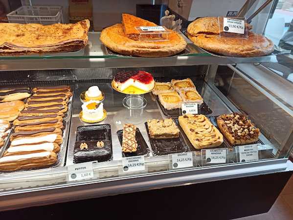 Fotografia tomada fuera de Panaderia Martin - Panadería en El Casar, Guadalajara