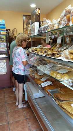 Fotografia tomada fuera de Panadería Mary - Tienda de alimentación en Sahagún, León
