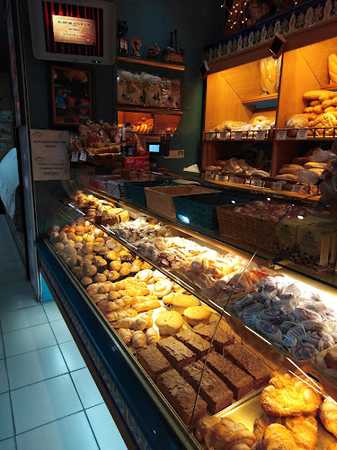 Fotografia tomada fuera de Panaderia Mayte - Panadería en Alcoi, Alicante
