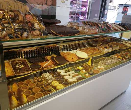 Fotografia tomada fuera de Panaderia Menesa - Panadería en Bilbao, Bizkaia