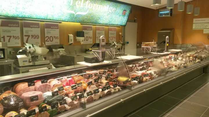 Fotografia tomada fuera de Bonpreu - Supermercat en L'Hospitalet de Llobregat, Barcelona