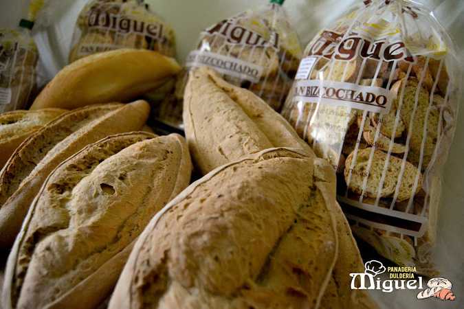 Fotografia tomada fuera de Panadería Miguel - Panadería en Santa Flora, Las Palmas
