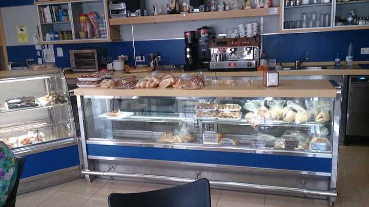Fotografia tomada fuera de Panadería Molino - Panadería en Motril, Granada