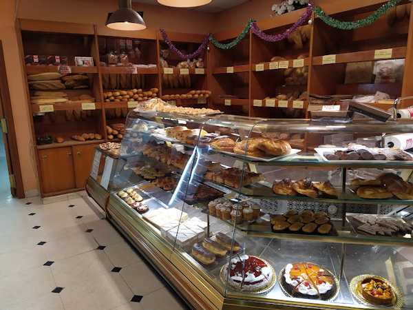 Fotografia tomada fuera de Panadería Mon - Panadería en Oviedo, Asturias
