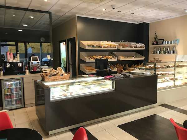 Fotografia tomada fuera de Panaderia Mudopan Bolleria - Panadería en Torrevieja, Alicante