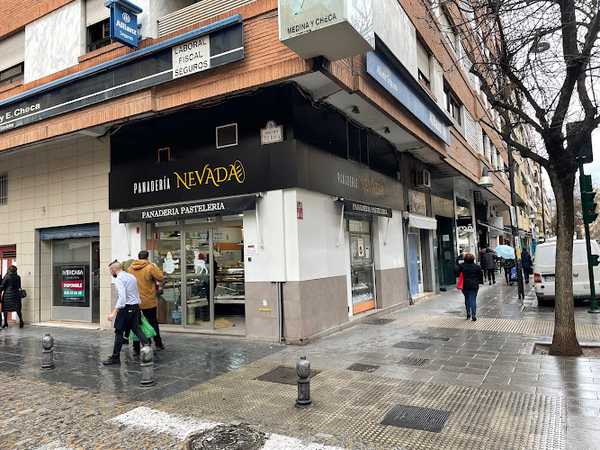 Fotografia tomada fuera de Panadería Nevada - Panadería en Granada, Granada