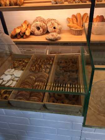 Fotografia tomada fuera de Panaderia O Carballo - Panadería en Oleiros, A Coruña