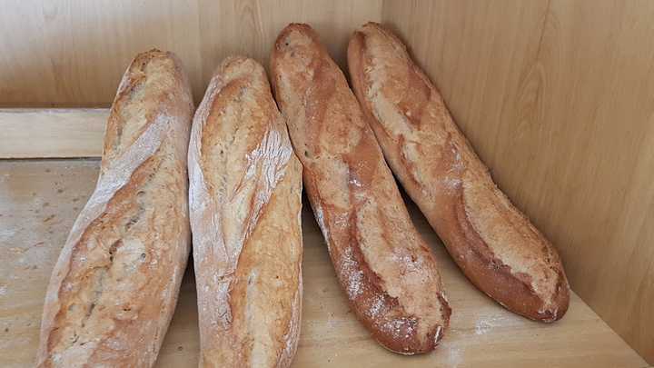 Fotografia tomada fuera de Panaderia O Noso Capricho - Panadería en Larouco, Ourense