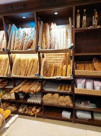 Fotografia tomada fuera de Panaderia Ogi-Berri - Okindegia en Hondarribia, Gipuzkoa