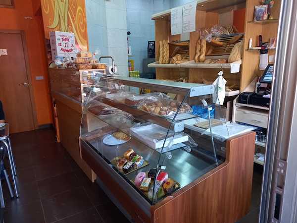 Fotografia tomada fuera de Panadería Olmopan - Panadería en Los Alcázares, Murcia