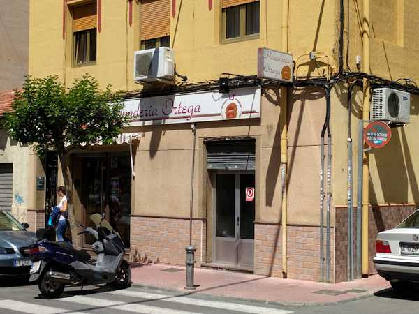 Fotografia tomada fuera de Panadería Ortega - Panadería en Elda, Alicante