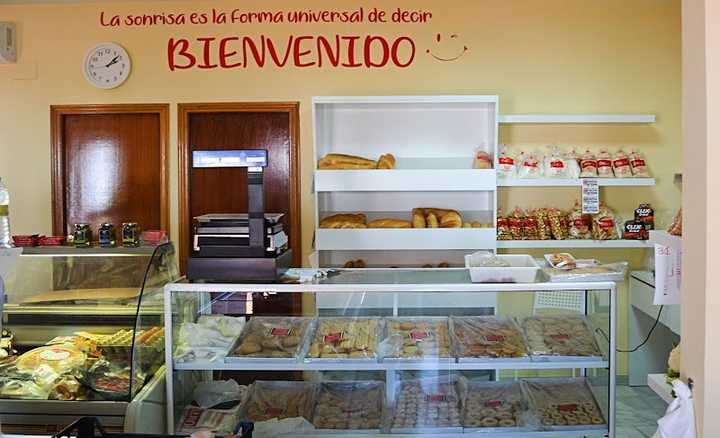 Fotografia tomada fuera de Panadería Ortíz | Tienda de alimentación en Villafranca - Tienda de alimentación en Villafranca de los Barros, Badajoz