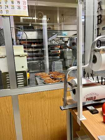 Fotografia tomada fuera de Panadería Pablo - Panadería en Cacabelos, León