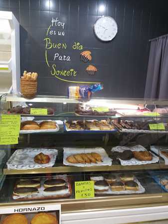 Fotografia tomada fuera de Panaderia Panti - Panadería en Candeleda, Ávila