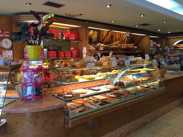 Fotografia tomada fuera de Panadería Parte - Panadería en Maliaño, Cantabria