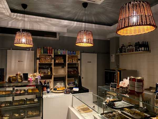 Fotografia tomada fuera de Panadería Pastelería Abuela Ana - Panadería en Puerto Real, Cádiz