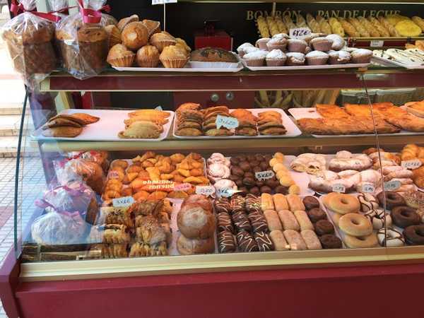 Fotografia tomada fuera de Panadería Pastelería Al Horno - Forn de pa en Alicante, Alicante