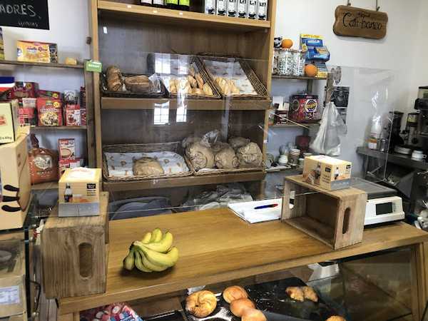 Fotografia tomada fuera de Botiga Ca´n Franco - Supermercado en Santa Maria del Camí, Baleares