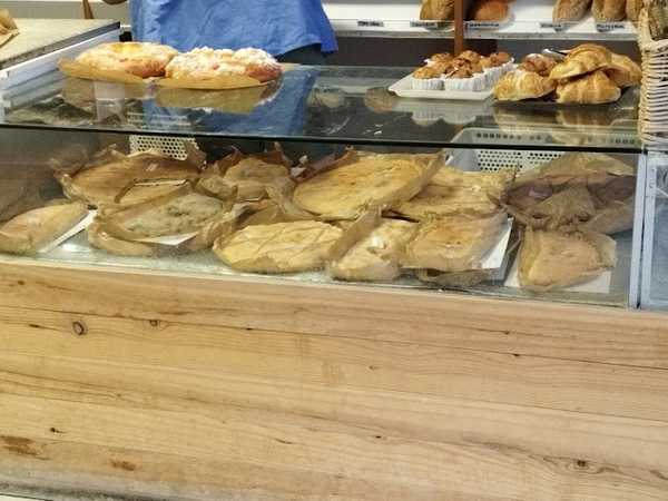 Fotografia tomada fuera de Panaderia Pasteleria Amador - Panadería en Cangas, Pontevedra