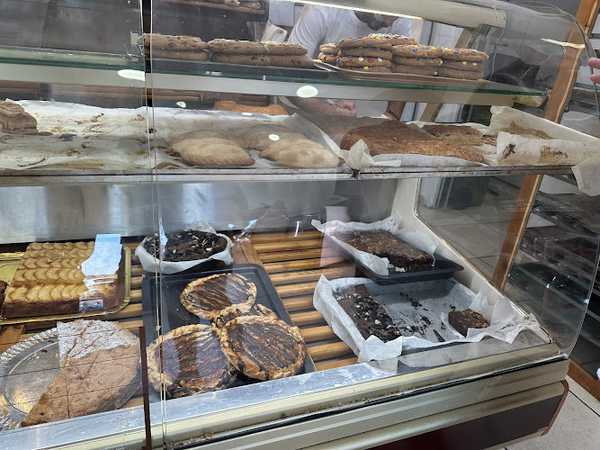 Fotografia tomada fuera de Panaderia Pasteleria De Arcos - Panadería en Zahara de los Atunes, Cádiz