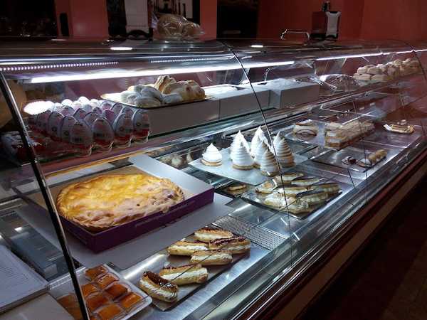 Fotografia tomada fuera de PANADERIA PASTELERIA DOBLAS - Pastelería en Baza, Granada