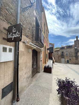 Fotografia tomada fuera de Botigueta de Rupià - Botiga de queviures en Rupià, Girona