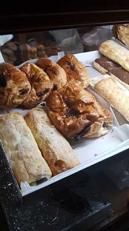 Fotografia tomada fuera de Panadería Pastelería Gusto Crujiente - Panadería en Campotéjar, Granada