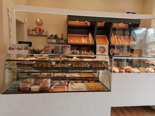 Fotografia tomada fuera de Panaderia Pasteleria La Ermita y Dulcinea - Panadería en San Vicente del Raspeig, Alicante