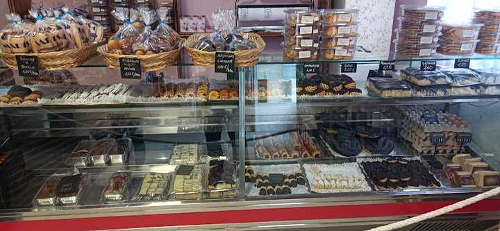 Fotografia tomada fuera de Panadería Pastelería Marisa - Pastelería en Torrico, Toledo