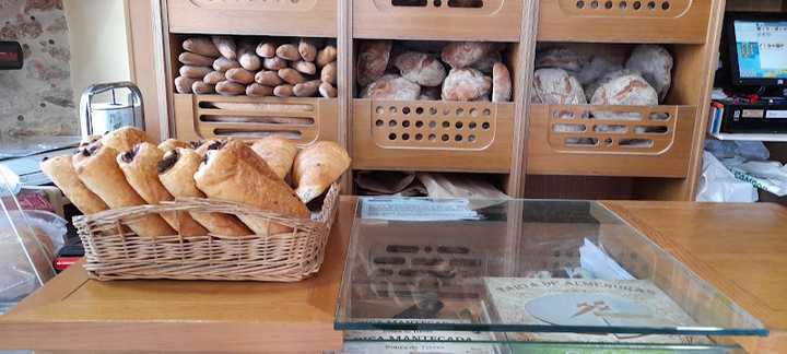 Fotografia tomada fuera de Panadería Pasteleria O Campo - Panadería en A Pobra de Trives, Ourense
