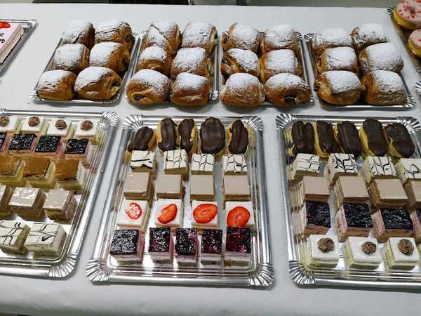 Fotografia tomada fuera de PANADERÍA PASTELERÍA ROSA LORENTE - Panadería en Las Pedroñeras, Cuenca