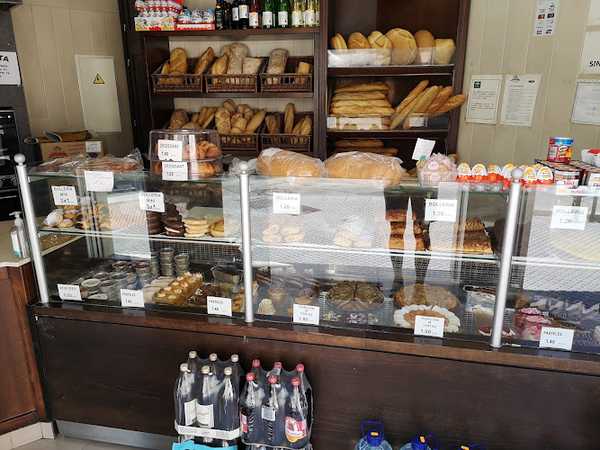 Fotografia tomada fuera de Panadería Pastelería Ruiz-Ruiz-Ruiz - Panadería en Nerja, Málaga